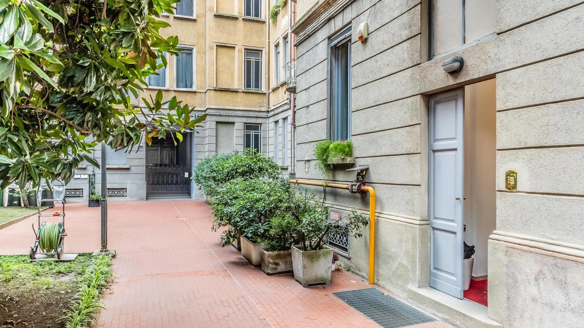 Goldoni House - Duomo 2 K M - Porta Venezia - Linate Apartment Milan